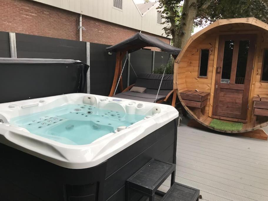 Bed and Breakfast Voormalig Politiebureau Gebruik Welnesstuin Tegen Betaling à Ouddorp Extérieur photo